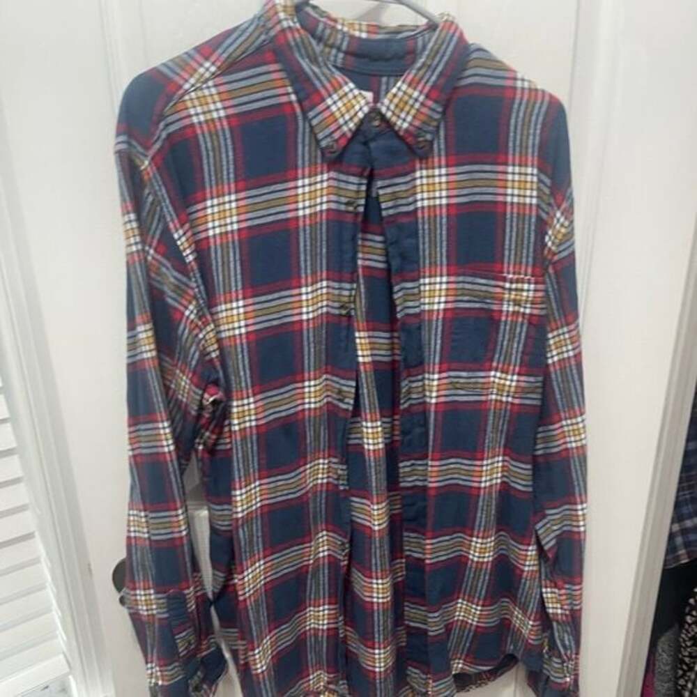 Tommy Hilfiger Men's Navy and White Striped Shirt